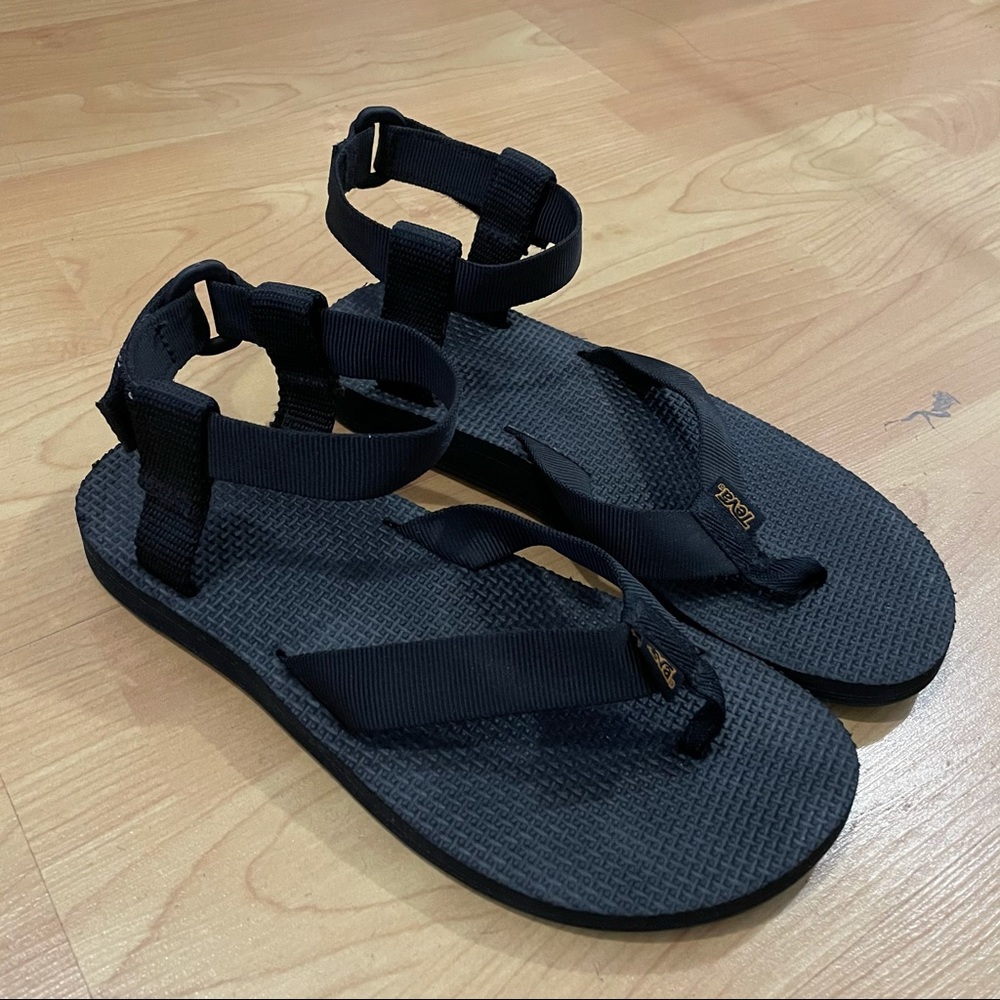TEVAS SANDAL BLACK (HARDLY WORN)